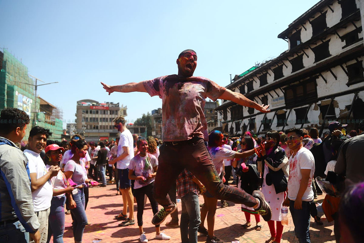 https://raracms.setopati.com/uploads/shares/2020/sujita/holi at basantapur/holi parba (1).jpg